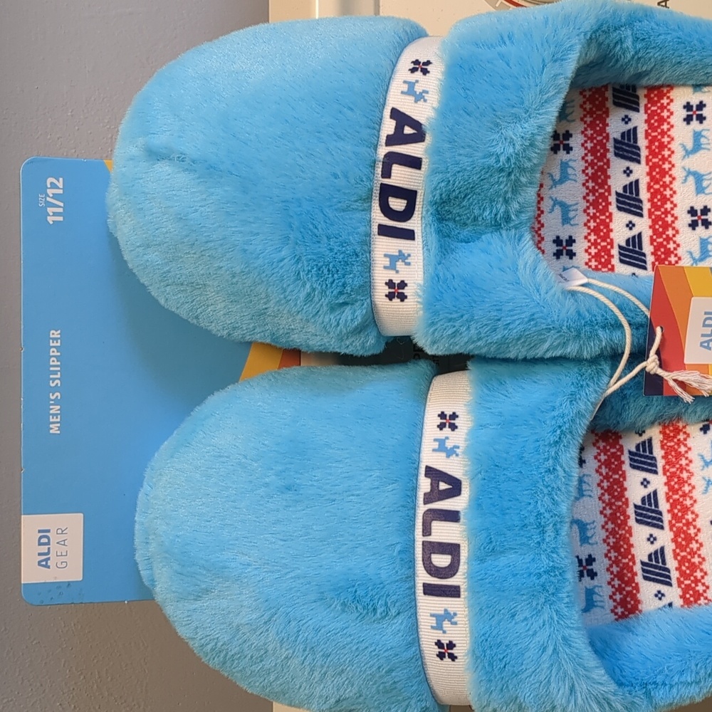 NWT ~ Aldi Gear 2023 Men's Slippers Size 11/12